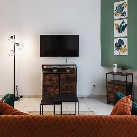 Cozy With Private Sauna & Jacuzzi Apartment *